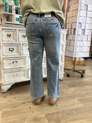 Judy Blue Midrise Petite Tummy Control Vintage Wash Straight Leg Jeans