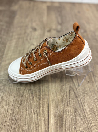 Very G Aman Suede Sneaker