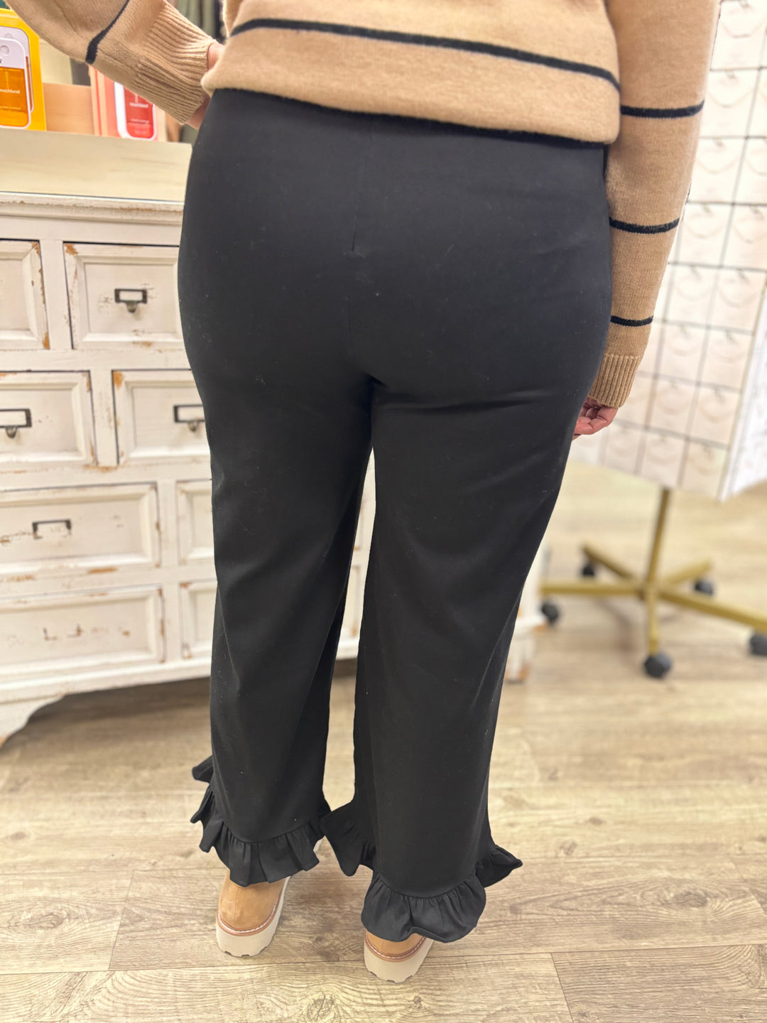 Two Pocket Tempo Ruffle Hem Pants