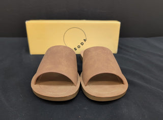 The Efron Sandal in Tan